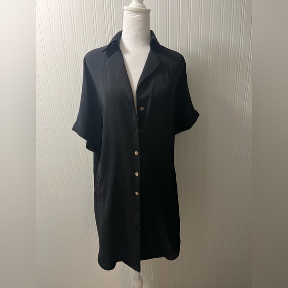 BEUBSEACH Other - Chic Black Button-Up Swim Coverup